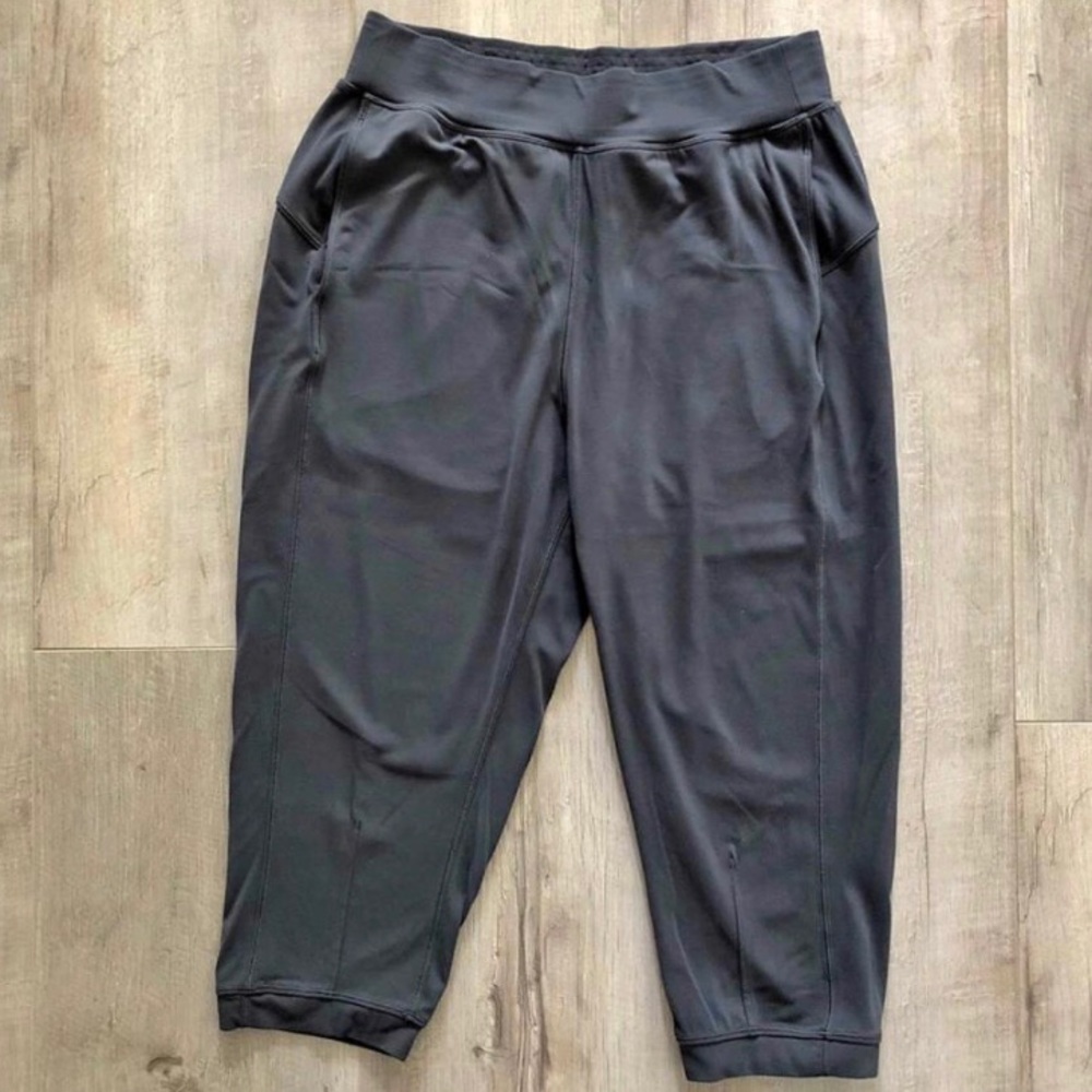 Lululemon Cropped joggers